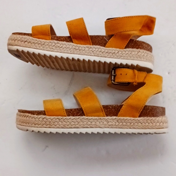 Art Class mustard yellow faux-suede strappy espadrille sandals-sz 2 - Picture 4 of 7